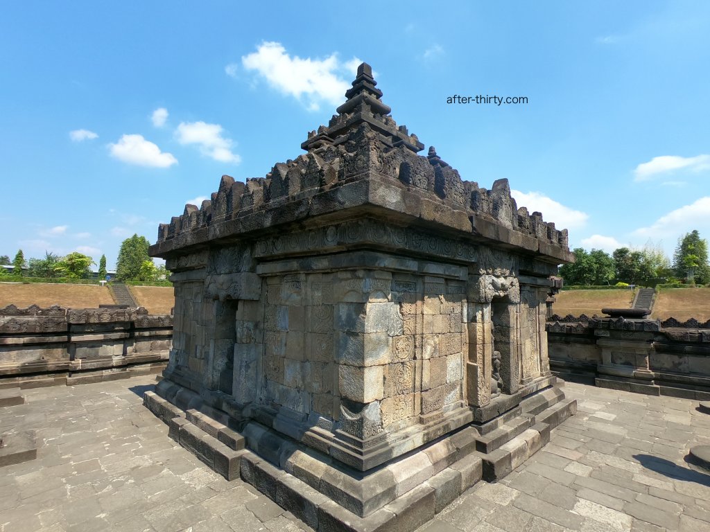 Sambisari temple