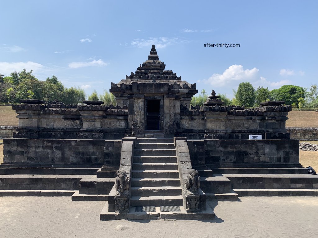 Sambisari temple